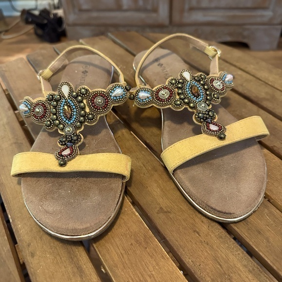 Patrizia Spring Step Sandals with gold suede straps and faux jewels. Size 8 GUC - Picture 1 of 11